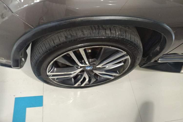 Used BYD Tang New Energy 2015 2.0T Four-Wheel-Drive Flagship Model Left Front Wheel Hub