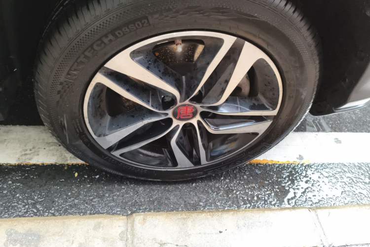 Used BYD Tang New Energy 2015 2.0T Four-Wheel-Drive Flagship Model Right Front Wheel Hub