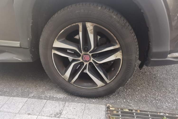 Used BYD Tang New Energy 2015 2.0T Four-Wheel-Drive Flagship Model Right Front Wheel Hub