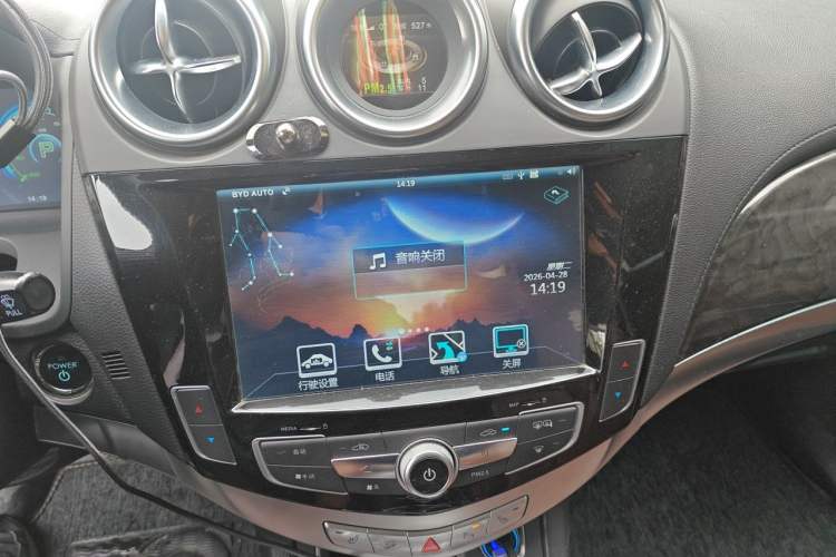 Used BYD Tang New Energy 2015 2.0T Four-Wheel-Drive Flagship Model Audio And AC Panel