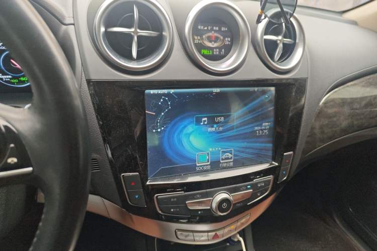 Used BYD Tang New Energy 2015 2.0T Four-Wheel-Drive Flagship Model Audio And AC Panel
