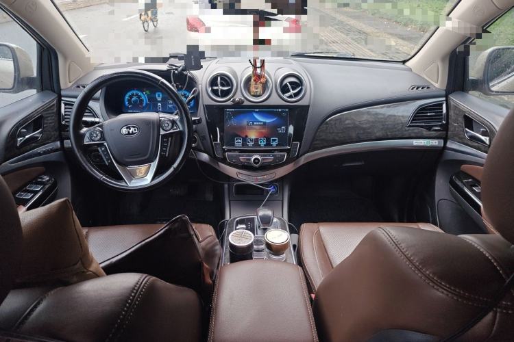 Used BYD Tang New Energy 2015 2.0T Four-Wheel-Drive Flagship Model Center Console