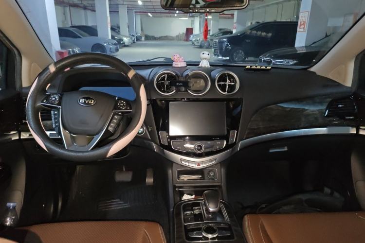Used BYD Tang New Energy 2015 2.0T Four-Wheel-Drive Flagship Model Center Console