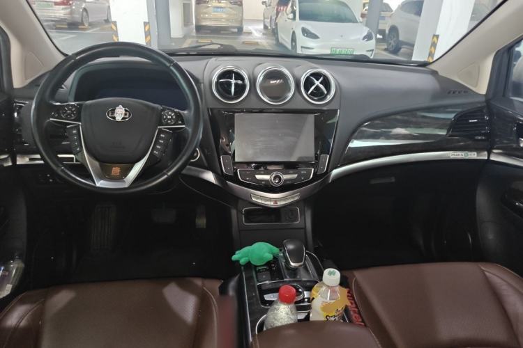 Used BYD Tang New Energy 2015 2.0T Four-Wheel-Drive Flagship Model Center Console