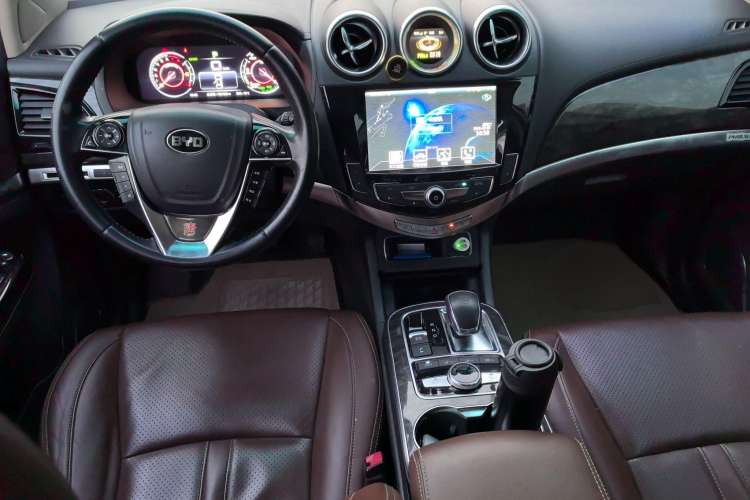 Used BYD Tang New Energy 2015 2.0T Four-Wheel-Drive Flagship Model Center Console
