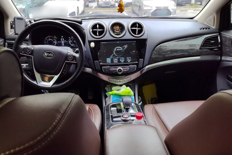 Used BYD Tang New Energy 2015 2.0T Four-Wheel-Drive Flagship Model Center Console