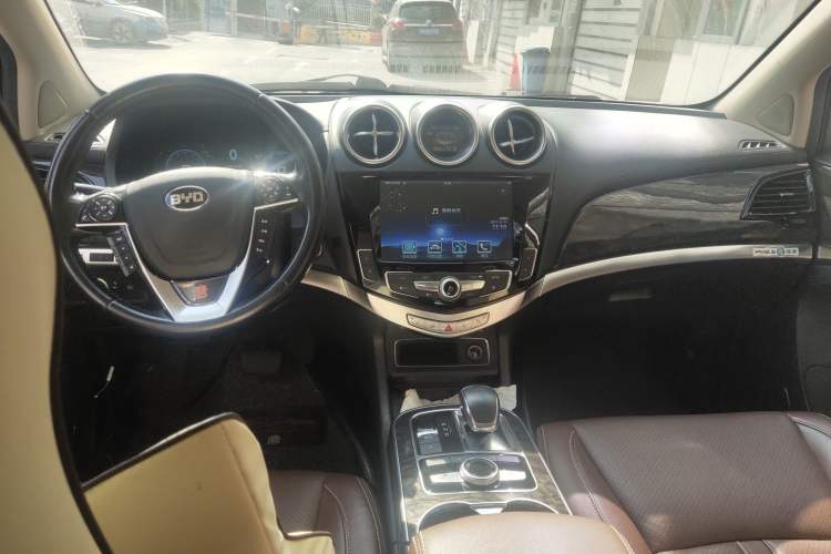 Used BYD Tang New Energy 2015 2.0T Four-Wheel-Drive Flagship Model Center Console