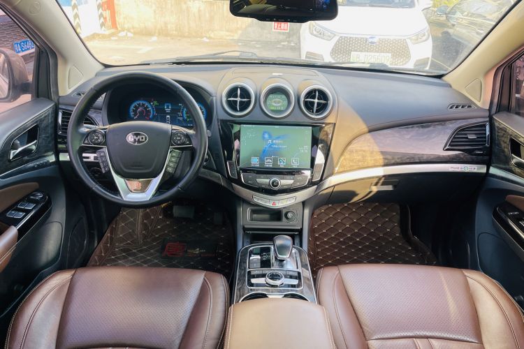 Used BYD Tang New Energy 2015 2.0T Four-Wheel-Drive Flagship Model Center Console