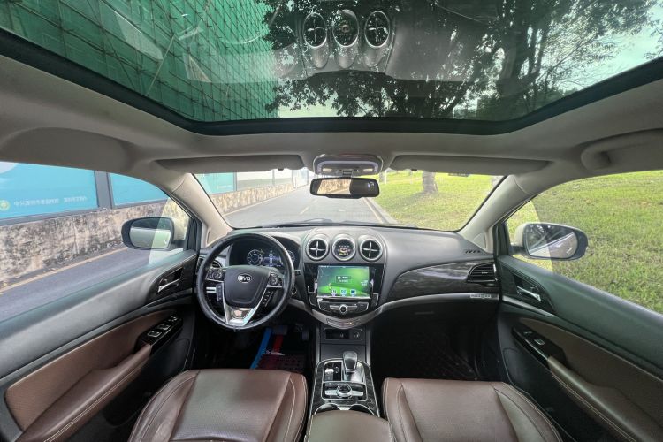 Used BYD Tang New Energy 2015 2.0T Four-Wheel-Drive Flagship Model Center Console