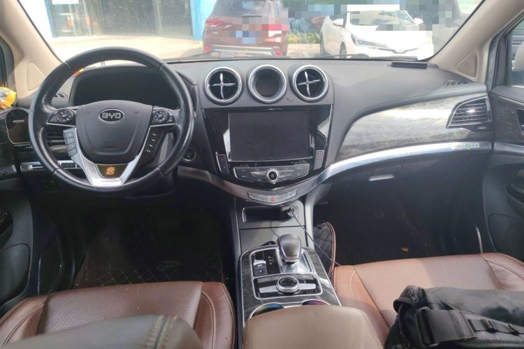 Used BYD Tang New Energy 2015 2.0T Four-Wheel-Drive Flagship Model Center Console