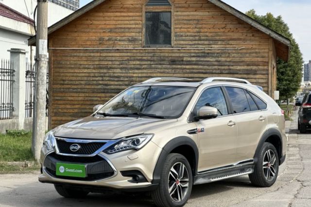 Ojetý BYD Tang New Energy 2015 2.0T Four-Wheel-Drive Flagship Model
