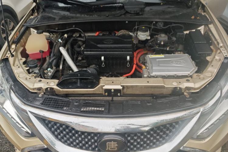 Used BYD Tang New Energy 2015 2.0T Four-Wheel-Drive Flagship Model Engine Bay
