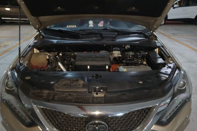 Used BYD Tang New Energy 2015 2.0T Four-Wheel-Drive Flagship Model Engine Bay
