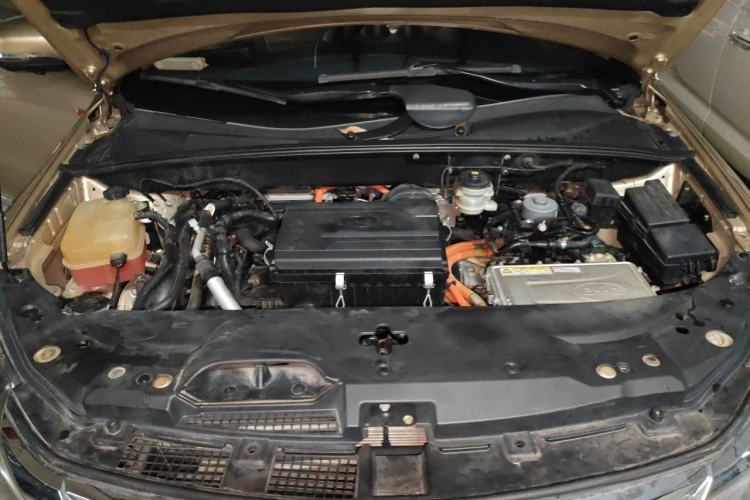 Used BYD Tang New Energy 2015 2.0T Four-Wheel-Drive Flagship Model Engine Bay