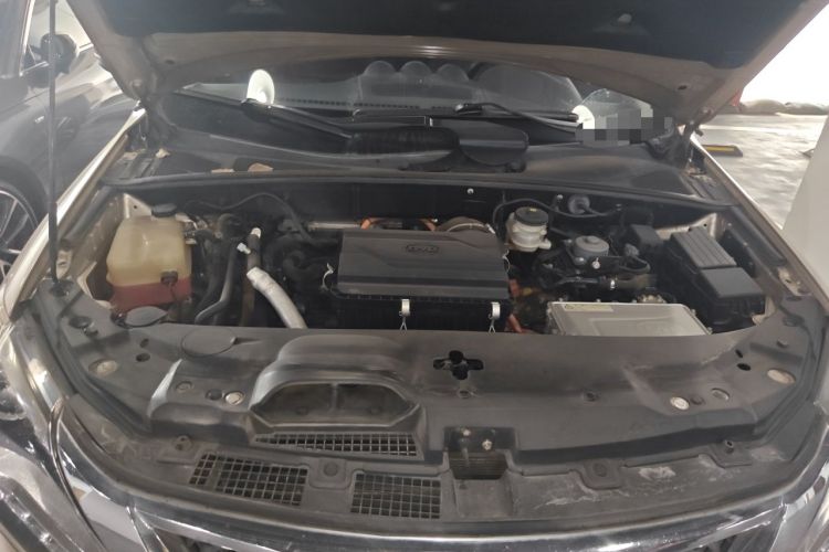 Used BYD Tang New Energy 2015 2.0T Four-Wheel-Drive Flagship Model Engine Bay