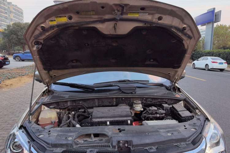 Used BYD Tang New Energy 2015 2.0T Four-Wheel-Drive Flagship Model Engine Bay