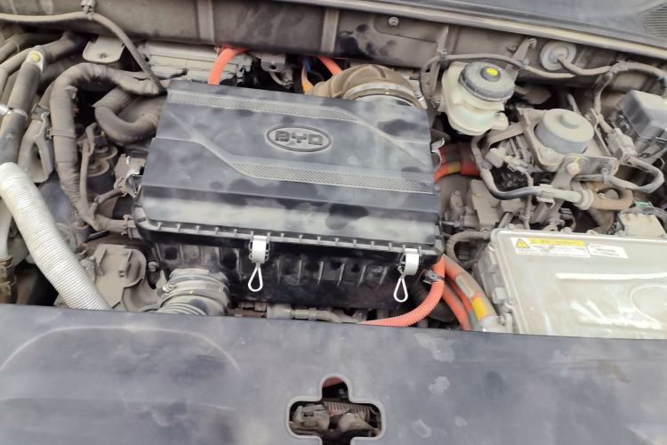 Used BYD Tang New Energy 2015 2.0T Four-Wheel-Drive Flagship Model Engine Bay