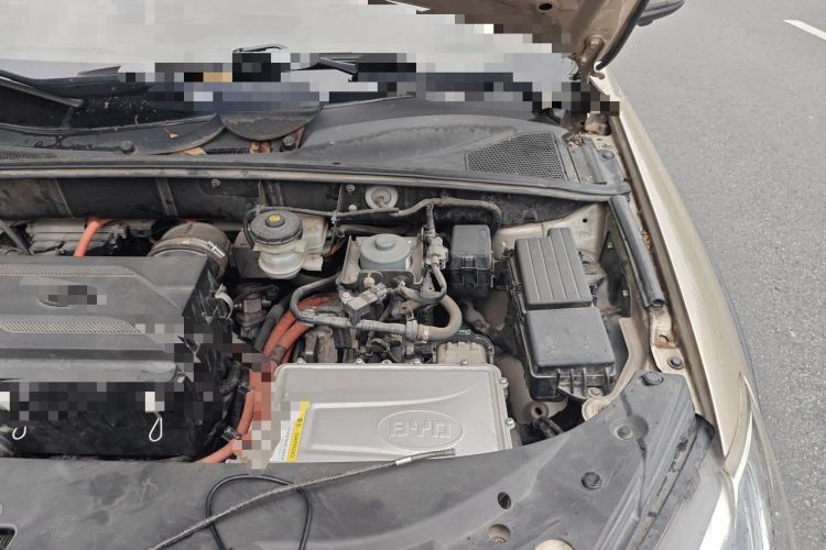 Used BYD Tang New Energy 2015 2.0T Four-Wheel-Drive Flagship Model Engine Bay Left