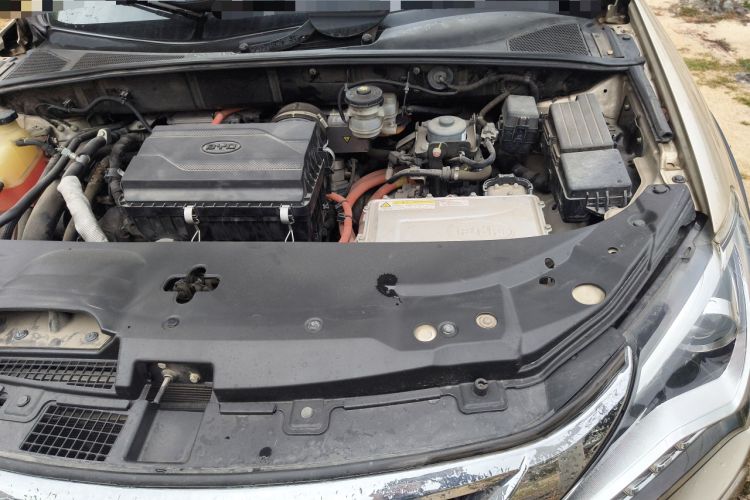 Used BYD Tang New Energy 2015 2.0T Four-Wheel-Drive Flagship Model Engine Bay Left
