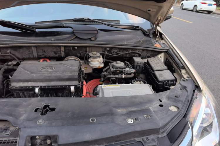 Used BYD Tang New Energy 2015 2.0T Four-Wheel-Drive Flagship Model Engine Bay Left