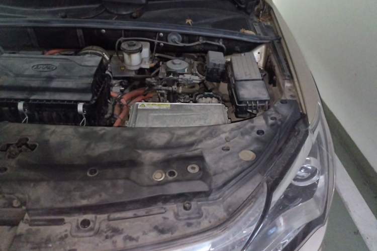 Used BYD Tang New Energy 2015 2.0T Four-Wheel-Drive Flagship Model Engine Bay Left