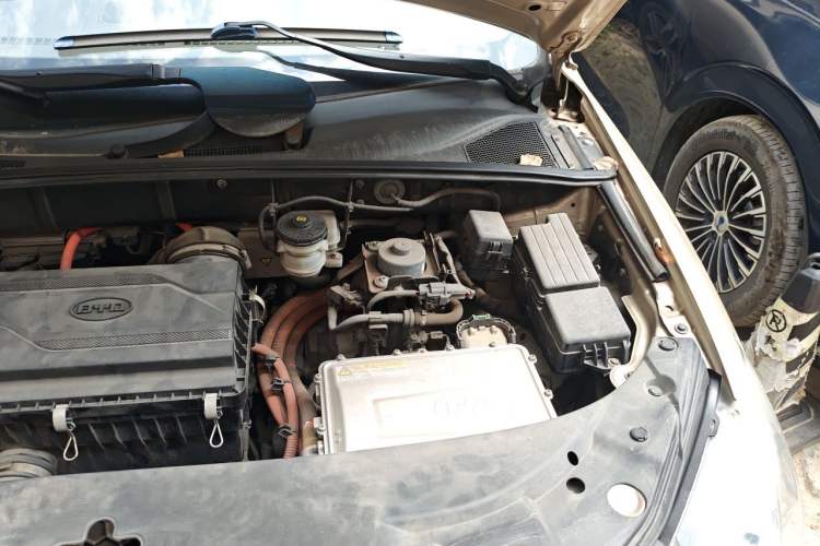 Used BYD Tang New Energy 2015 2.0T Four-Wheel-Drive Flagship Model Engine Bay Left