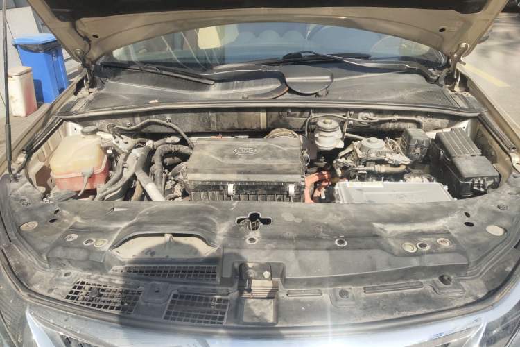 Used BYD Tang New Energy 2015 2.0T Four-Wheel-Drive Flagship Model Engine Bay