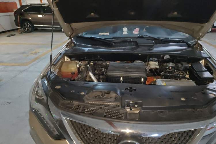 Used BYD Tang New Energy 2015 2.0T Four-Wheel-Drive Flagship Model Engine Bay Right