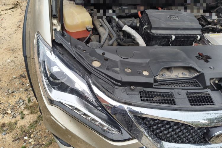 Used BYD Tang New Energy 2015 2.0T Four-Wheel-Drive Flagship Model Engine Bay Right