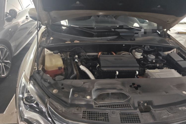 Used BYD Tang New Energy 2015 2.0T Four-Wheel-Drive Flagship Model Engine Bay Right