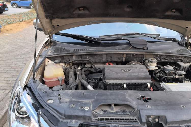 Used BYD Tang New Energy 2015 2.0T Four-Wheel-Drive Flagship Model Engine Bay Right