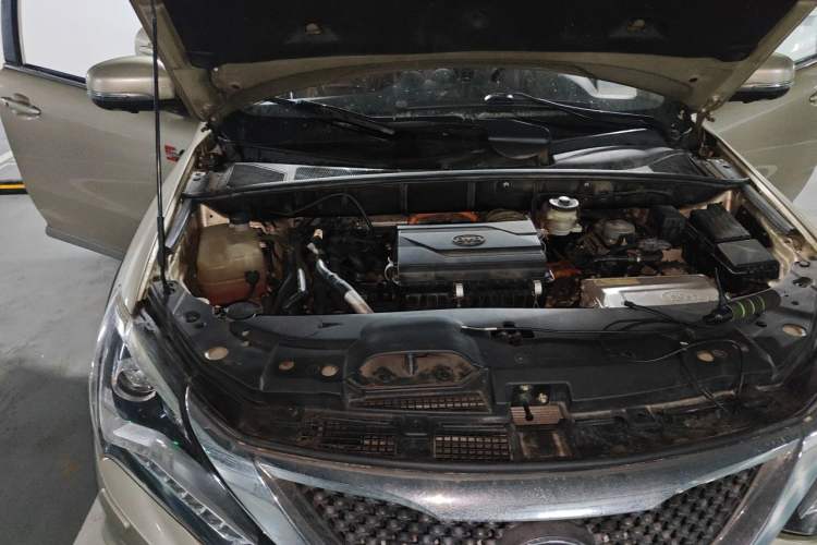 Used BYD Tang New Energy 2015 2.0T Four-Wheel-Drive Flagship Model Engine Bay Right