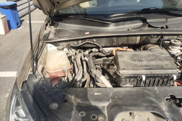 Used BYD Tang New Energy 2015 2.0T Four-Wheel-Drive Flagship Model Engine Bay Right