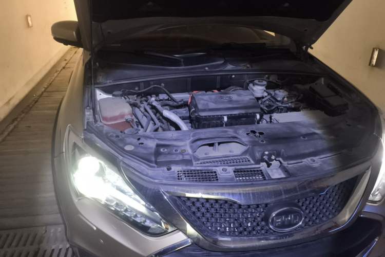 Used BYD Tang New Energy 2015 2.0T Four-Wheel-Drive Flagship Model Engine Bay Right