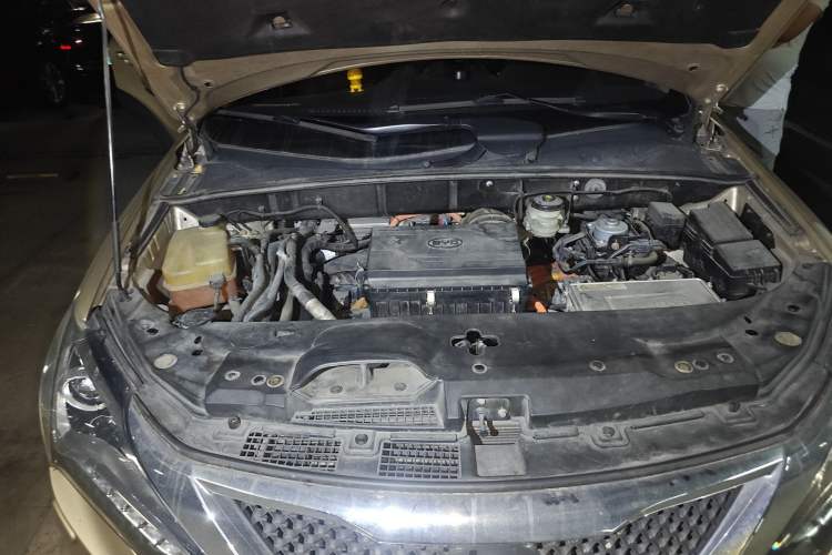 Used BYD Tang New Energy 2015 2.0T Four-Wheel-Drive Flagship Model Engine Bay Right