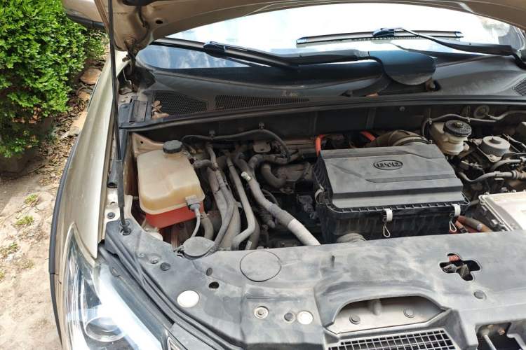 Used BYD Tang New Energy 2015 2.0T Four-Wheel-Drive Flagship Model Engine Bay Right