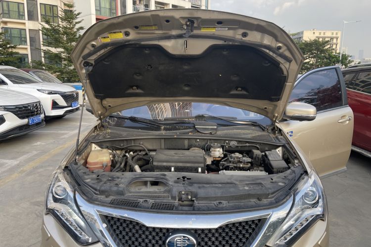 Used BYD Tang New Energy 2015 2.0T Four-Wheel-Drive Flagship Model Engine Bay