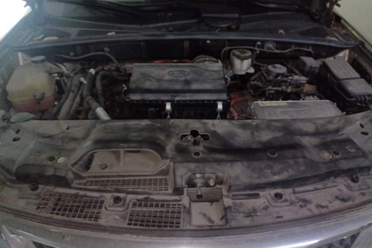 Used BYD Tang New Energy 2015 2.0T Four-Wheel-Drive Flagship Model Engine Bay