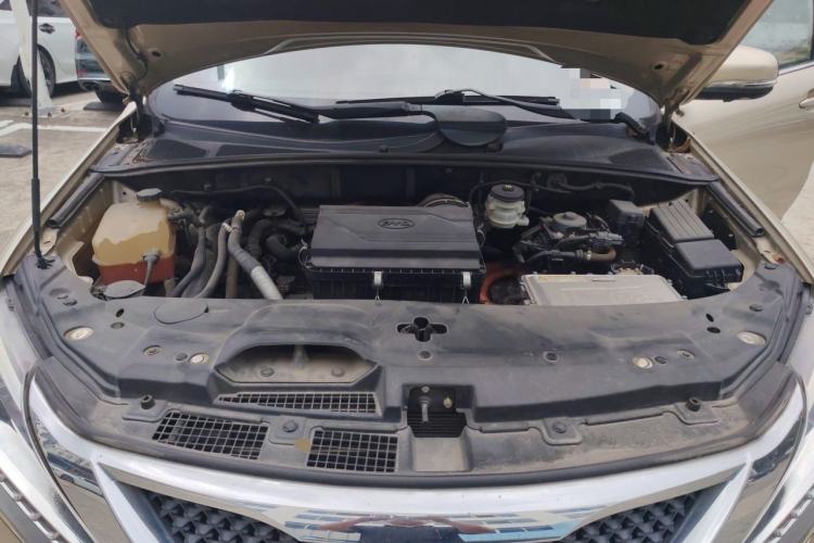 Used BYD Tang New Energy 2015 2.0T Four-Wheel-Drive Flagship Model Engine Bay