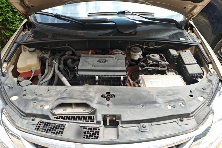 Used BYD Tang New Energy 2015 2.0T Four-Wheel-Drive Flagship Model Engine Bay