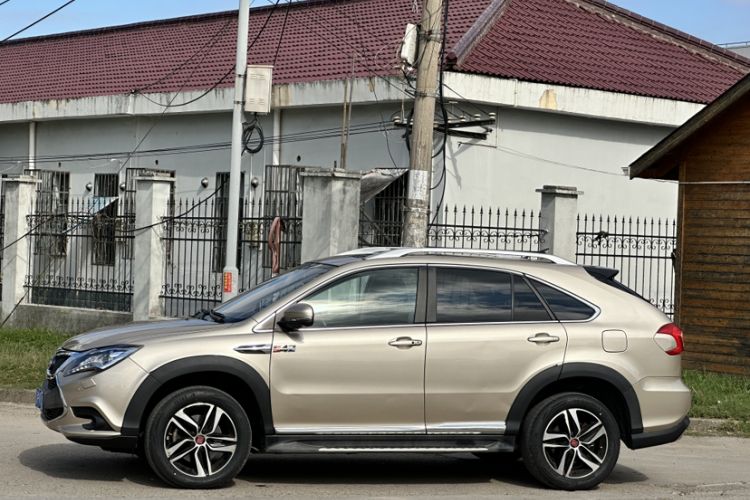 Used BYD Tang New Energy 2015 2.0T Four-Wheel-Drive Flagship Model Exterior 3