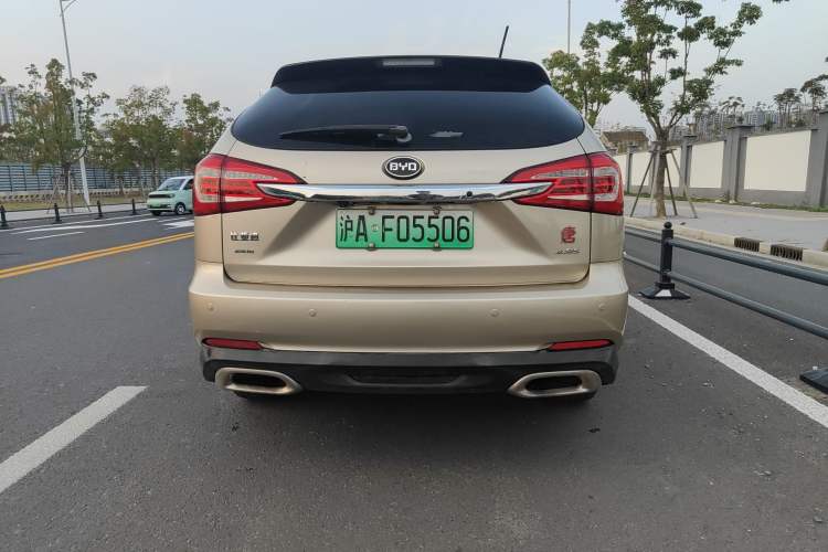 Used BYD Tang New Energy 2015 2.0T Four-Wheel-Drive Flagship Model Exterior 4
