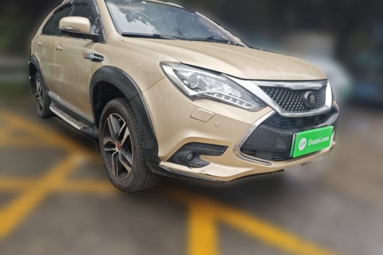 Used BYD Tang New Energy 2015 2.0T Four-Wheel-Drive Flagship Model Front Right 45 Deg