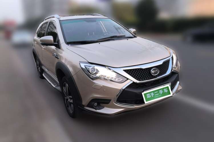 Used BYD Tang New Energy 2015 2.0T Four-Wheel-Drive Flagship Model Front Right 45 Deg
