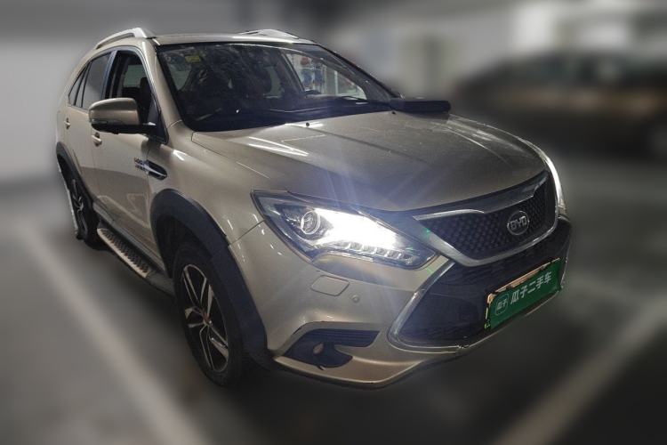 Used BYD Tang New Energy 2015 2.0T Four-Wheel-Drive Flagship Model Front Right 45 Deg