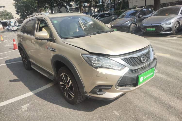 Used BYD Tang New Energy 2015 2.0T Four-Wheel-Drive Flagship Model Front Right 45 Deg