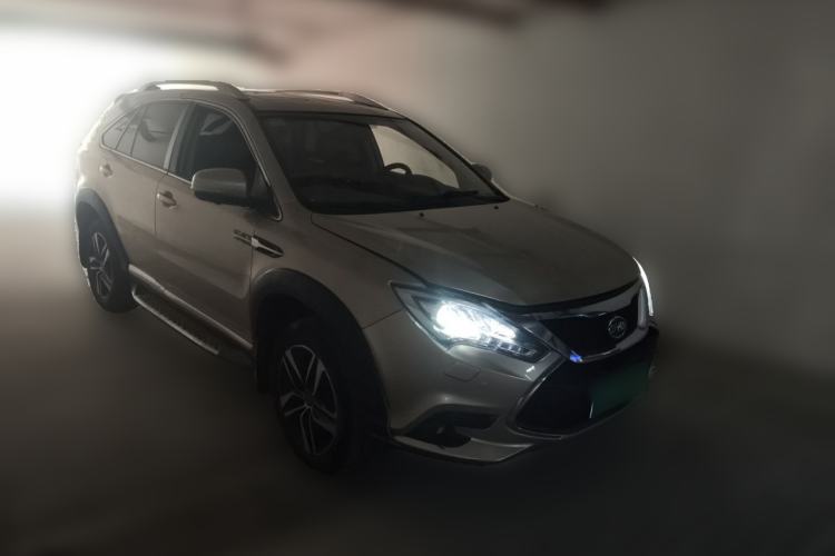 Used BYD Tang New Energy 2015 2.0T Four-Wheel-Drive Flagship Model Front Right 45 Deg