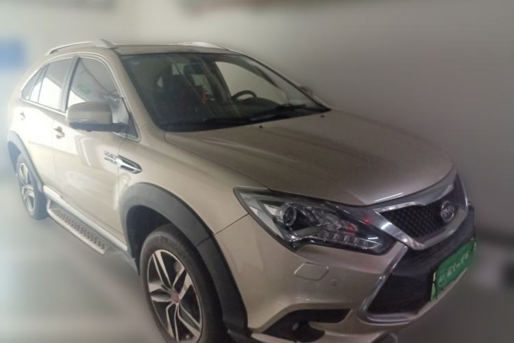 Used BYD Tang New Energy 2015 2.0T Four-Wheel-Drive Flagship Model Front Right 45 Deg