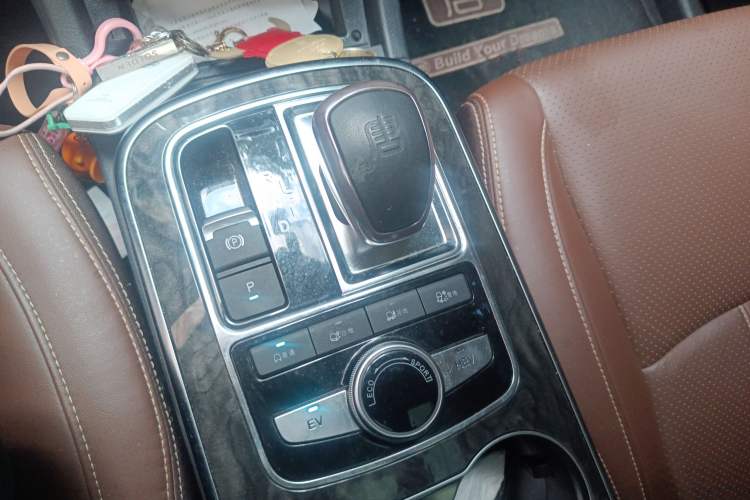 Used BYD Tang New Energy 2015 2.0T Four-Wheel-Drive Flagship Model Gear Lever
