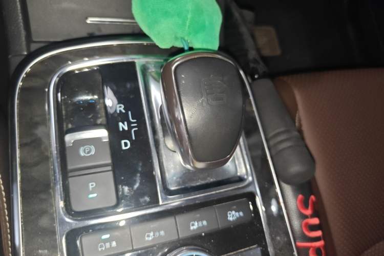 Used BYD Tang New Energy 2015 2.0T Four-Wheel-Drive Flagship Model Gear Lever